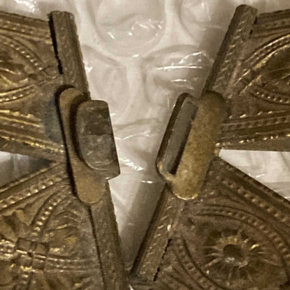 Antique ladies belt buckle . Very ornate design and old style for that vintage - Picture 9 of 10